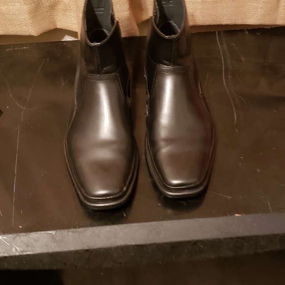 Calvin Klein - Picture 1 of 6